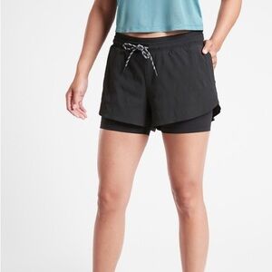Athleta TREKKIE CREST 2 IN 1 SHORTIE Size 8